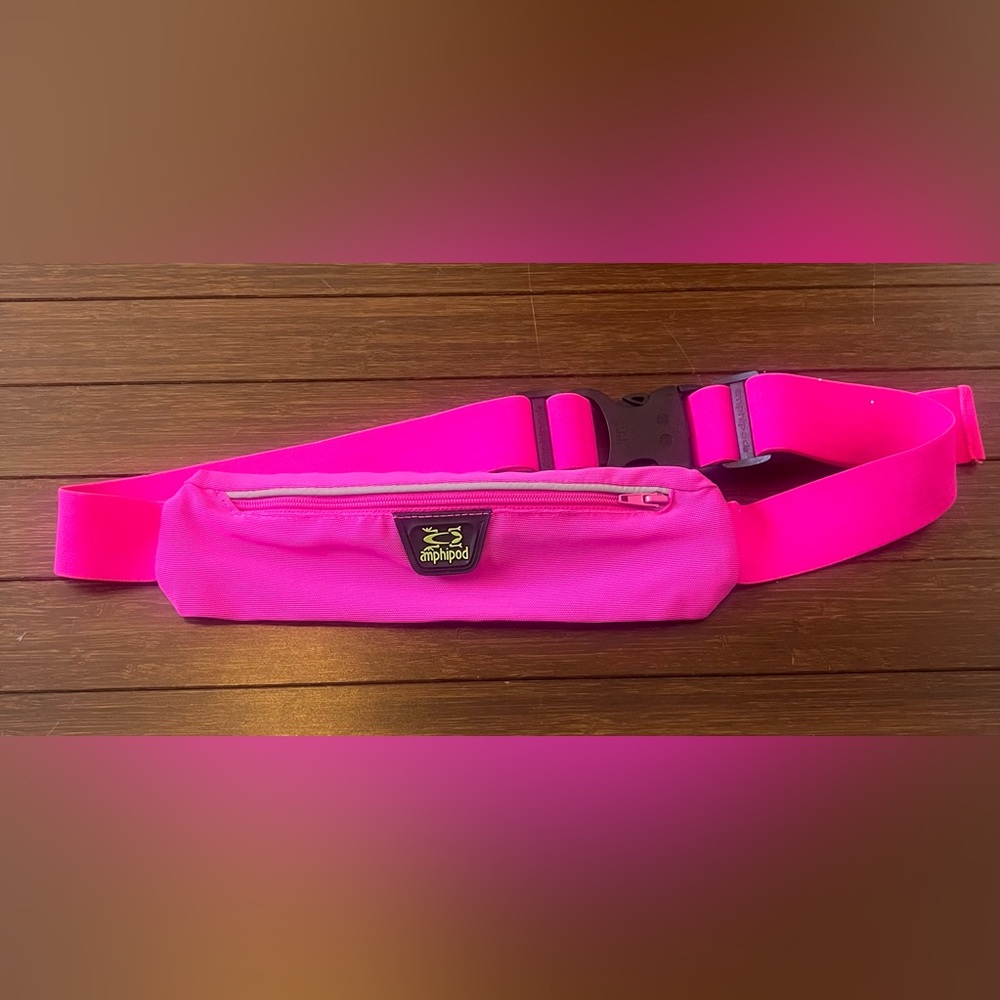 Amphipod AirFlow MicroStretch belt in a bright pink/magenta